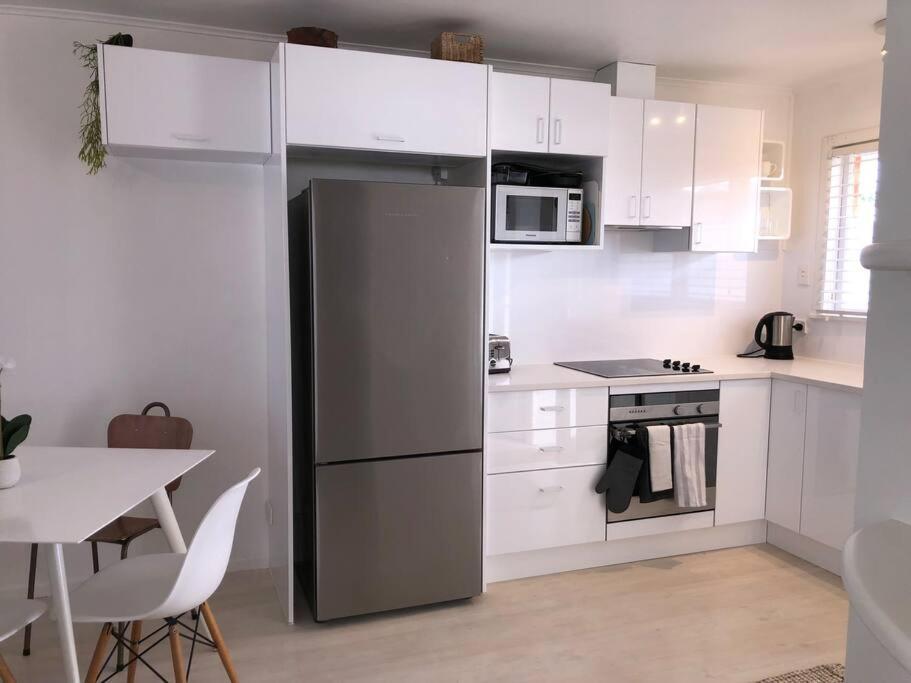 Own Sunny Quiet Haven, Own 1 Bedroom House & Garden With Car Park, Central To Airport, Cbd & Sylvia Park Mall * Auckland