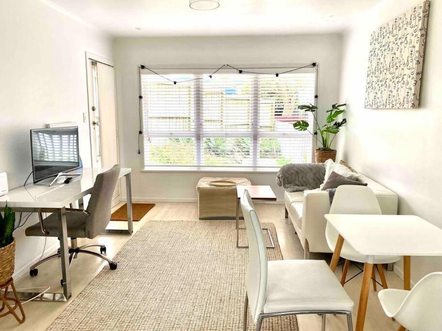 Apartment Own Sunny Quiet Haven, Own 1 Bedroom House & Garden With Car Park, Central To Airport, Cbd & Sylvia Park Mall Auckland