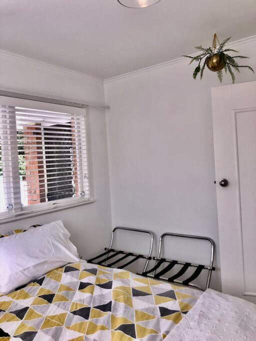 Own Sunny Quiet Haven, Own 1 Bedroom House & Garden With Car Park, Central To Airport, Cbd & Sylvia Park Mall *