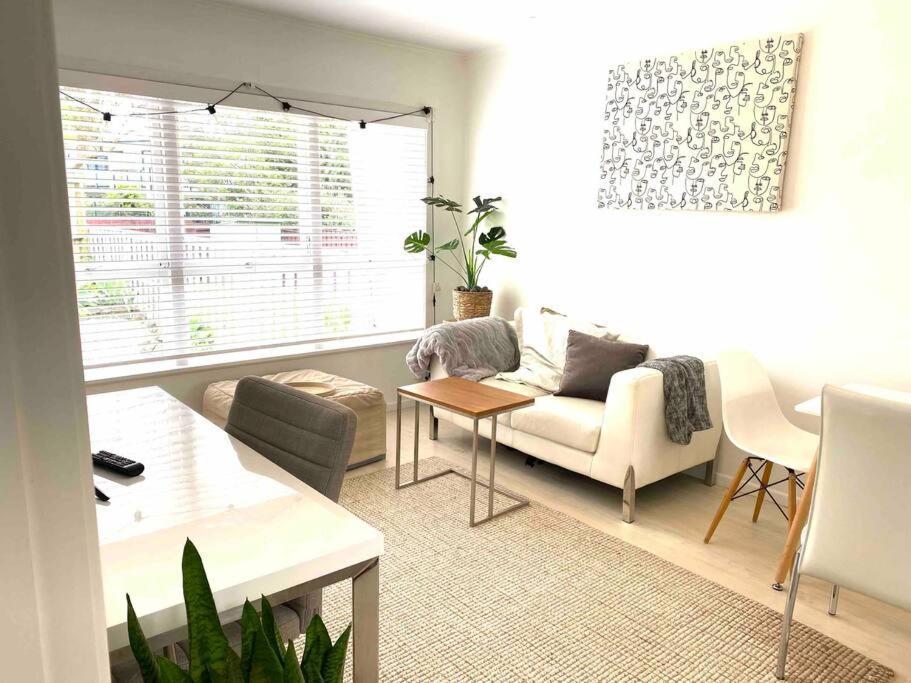 Apartment Own Sunny Quiet Haven, Own 1 Bedroom House & Garden With Car Park, Central To Airport, Cbd & Sylvia Park Mall *