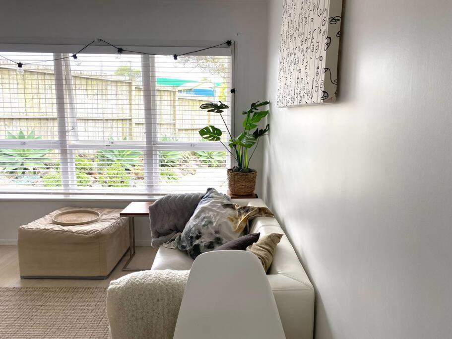 Own Sunny Quiet Haven, Own 1 Bedroom House & Garden With Car Park, Central To Airport, Cbd & Sylvia Park Mall Apartment *