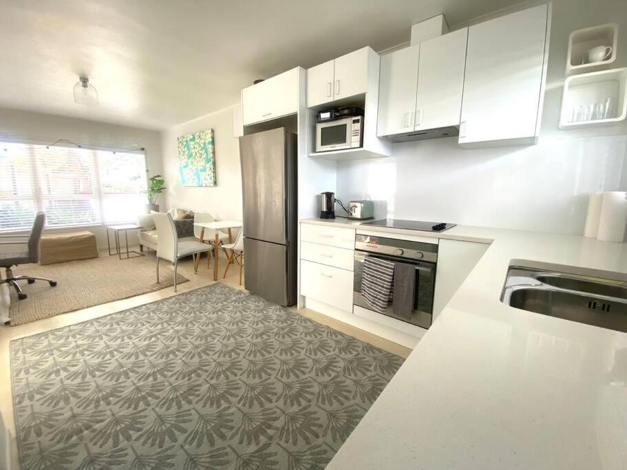Apartment Own Sunny Quiet Haven, Own 1 Bedroom House & Garden With Car Park, Central To Airport, Cbd & Sylvia Park Mall *