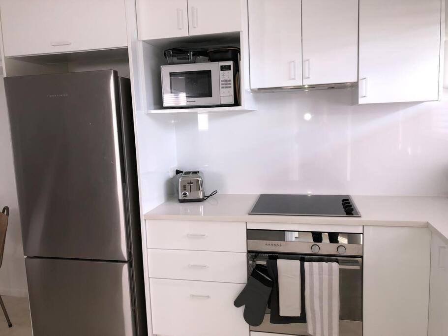 Own Sunny Quiet Haven, Own 1 Bedroom House & Garden With Car Park, Central To Airport, Cbd & Sylvia Park Mall