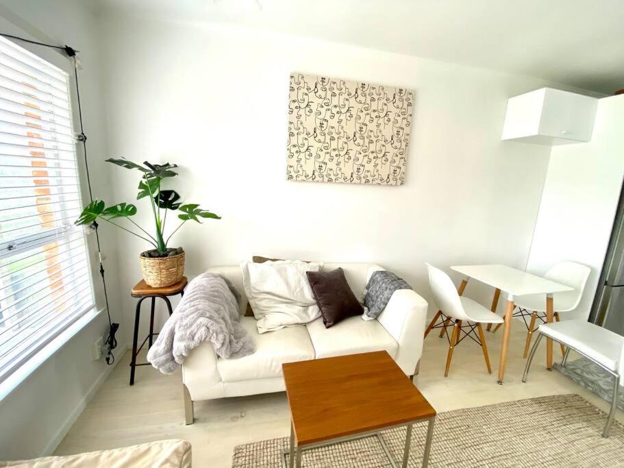 Own Sunny Quiet Haven, Own 1 Bedroom House & Garden With Car Park, Central To Airport, Cbd & Sylvia Park Mall