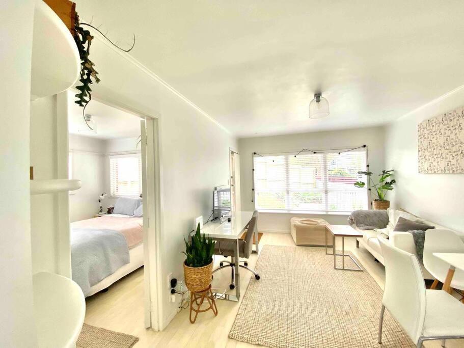 Apartment Own Sunny Quiet Haven, Own 1 Bedroom House & Garden With Car Park, Central To Airport, Cbd & Sylvia Park Mall *