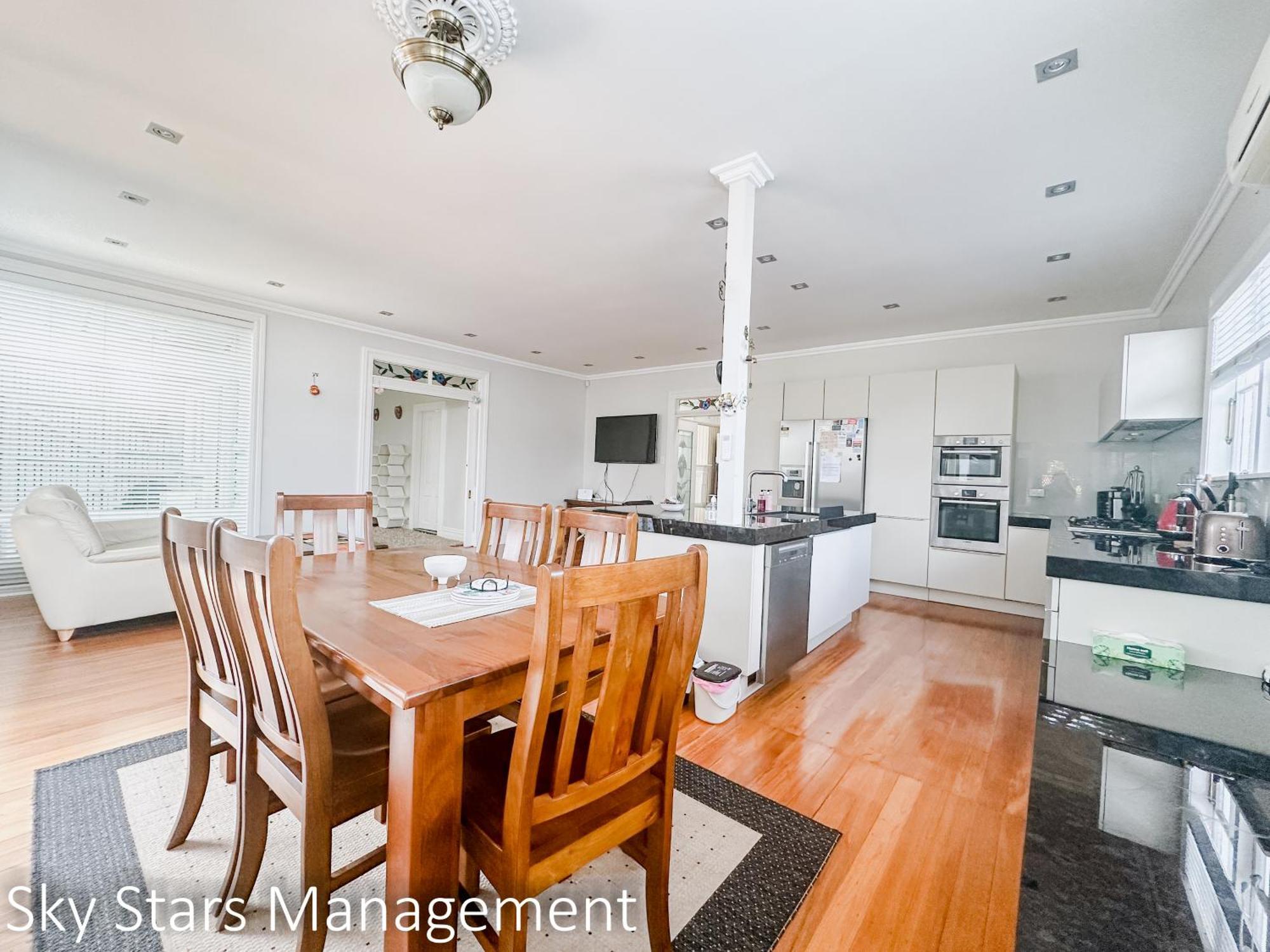 Hot Deal! Remuera Quiet Spacious 4-bedroom With Private Pool Villa