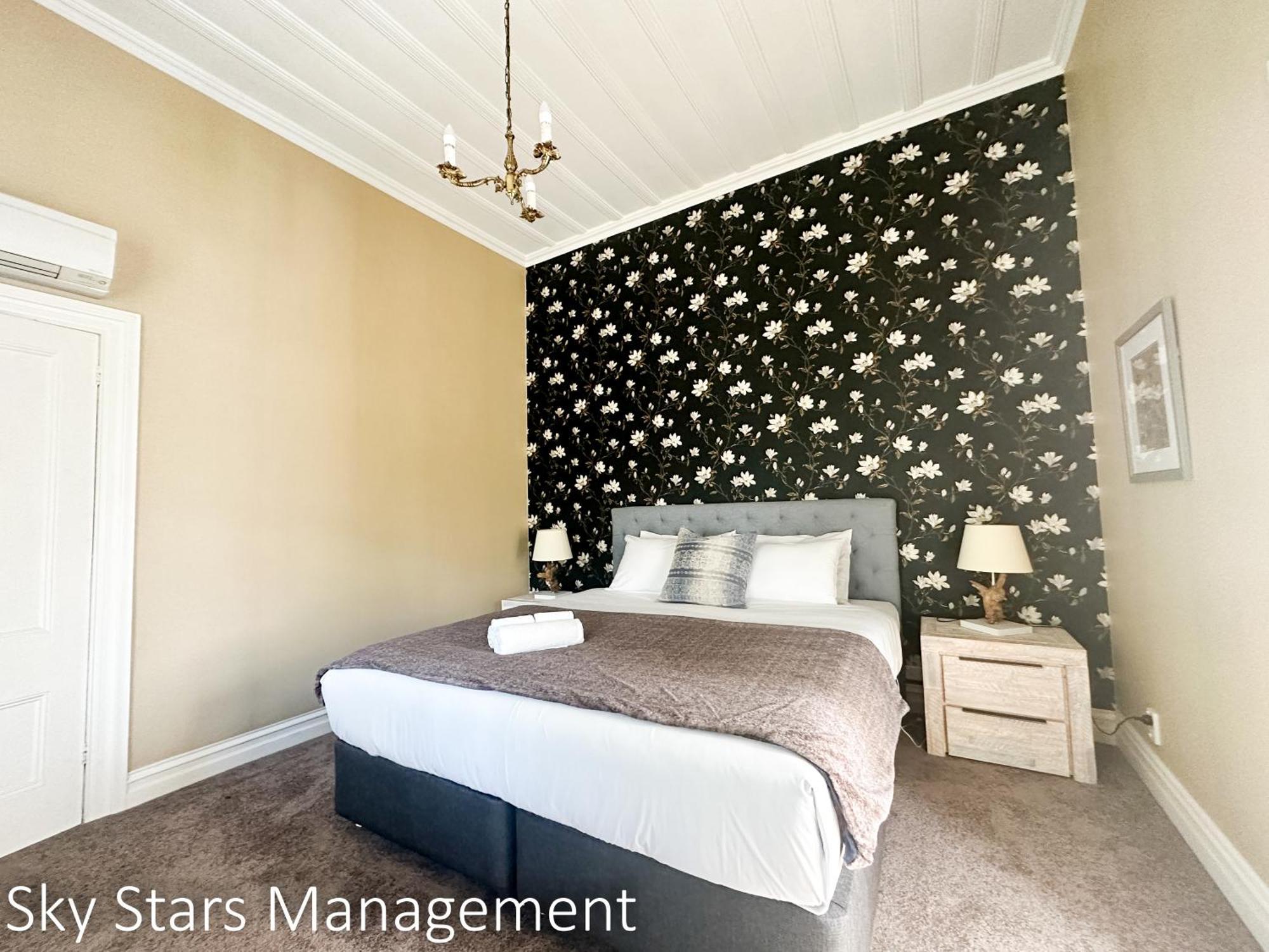 Hot Deal! Remuera Quiet Spacious 4-bedroom With Private Pool Villa Auckland