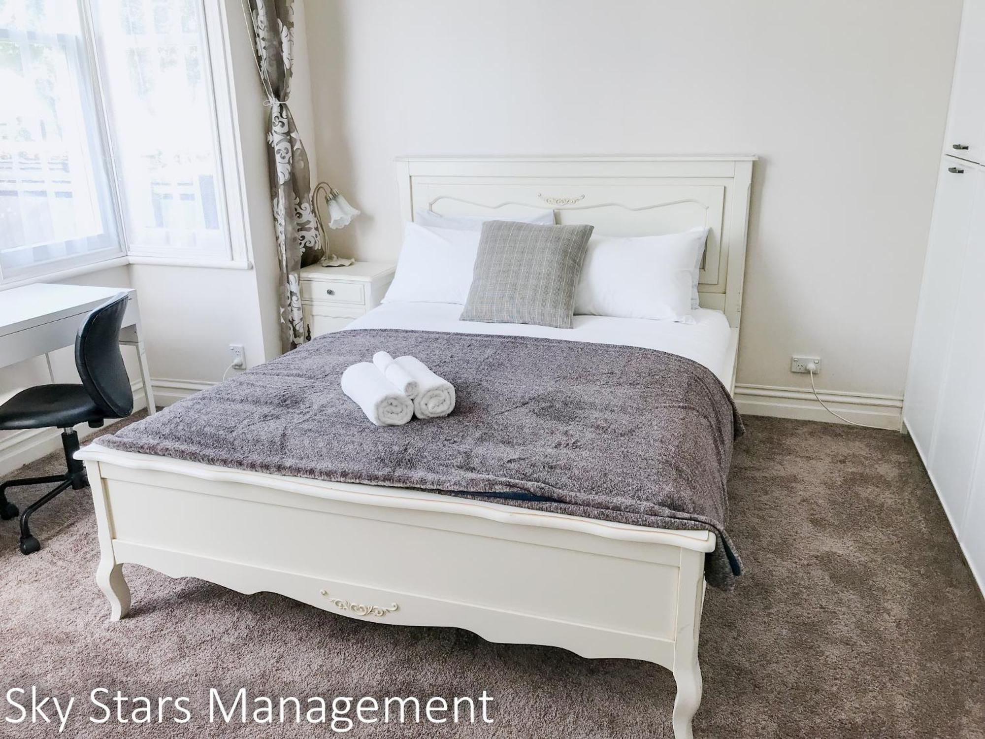 Hot Deal! Remuera Quiet Spacious 4-bedroom With Private Pool