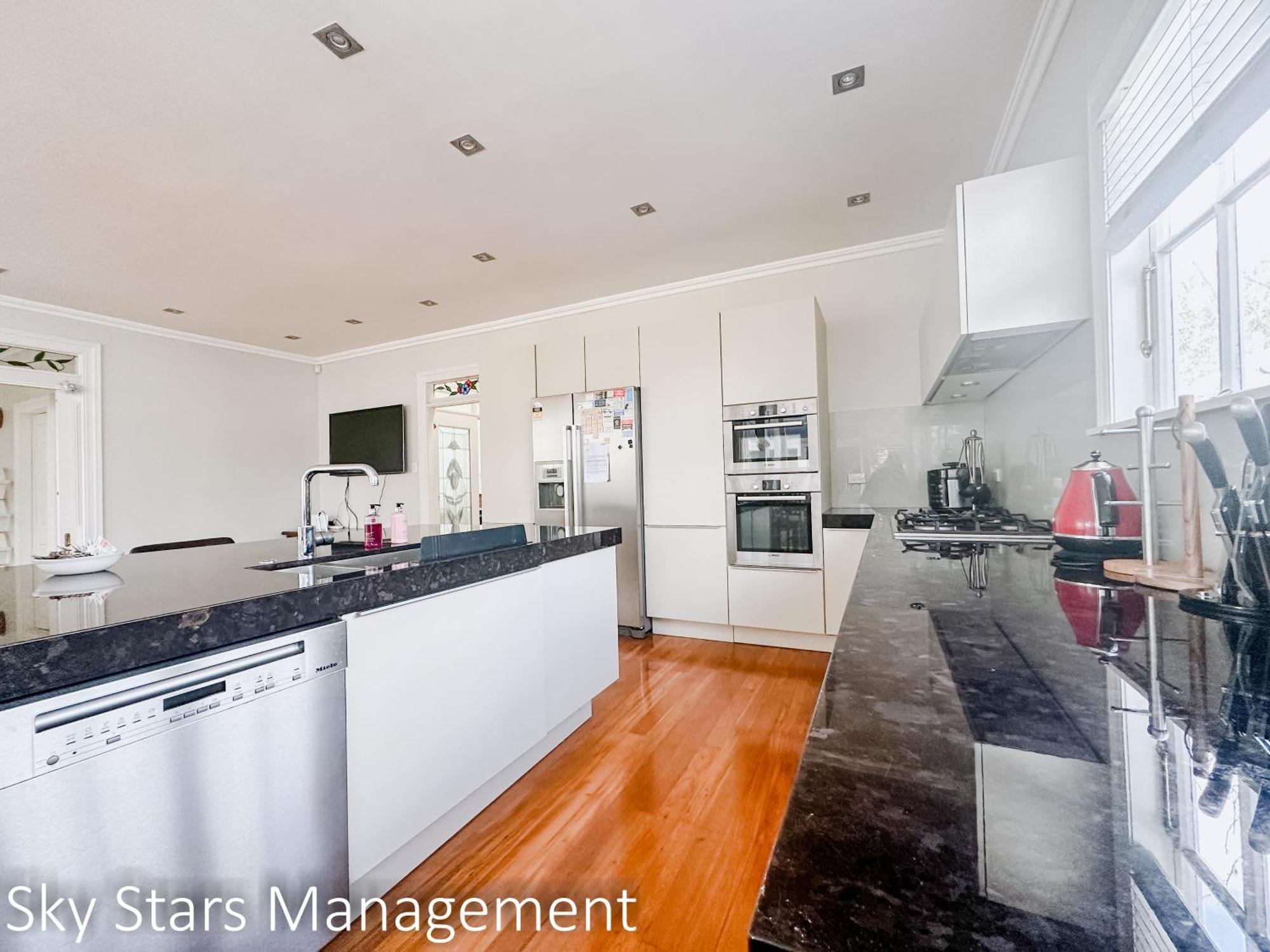 Hot Deal! Remuera Quiet Spacious 4-bedroom With Private Pool *