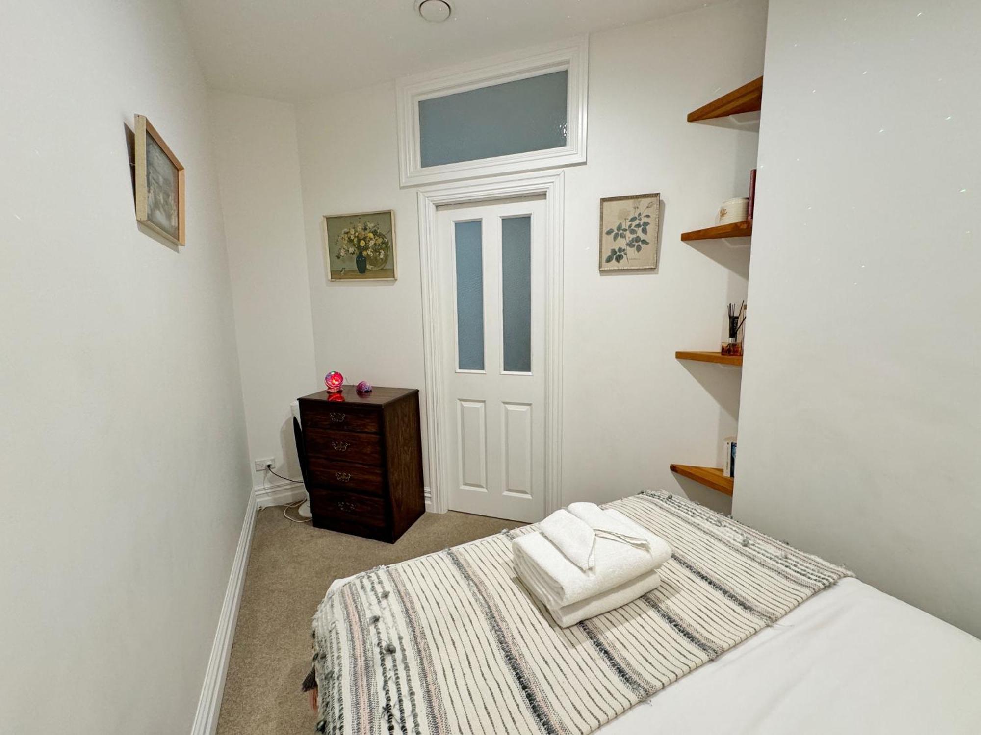 Apartment Park Views, Netflix, Free Wifi! *