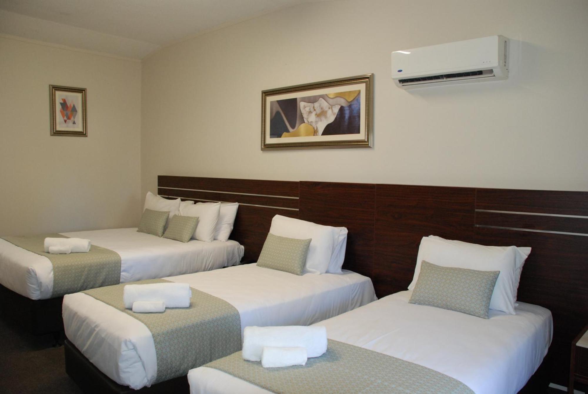 Airport Kiwi Motel 3*