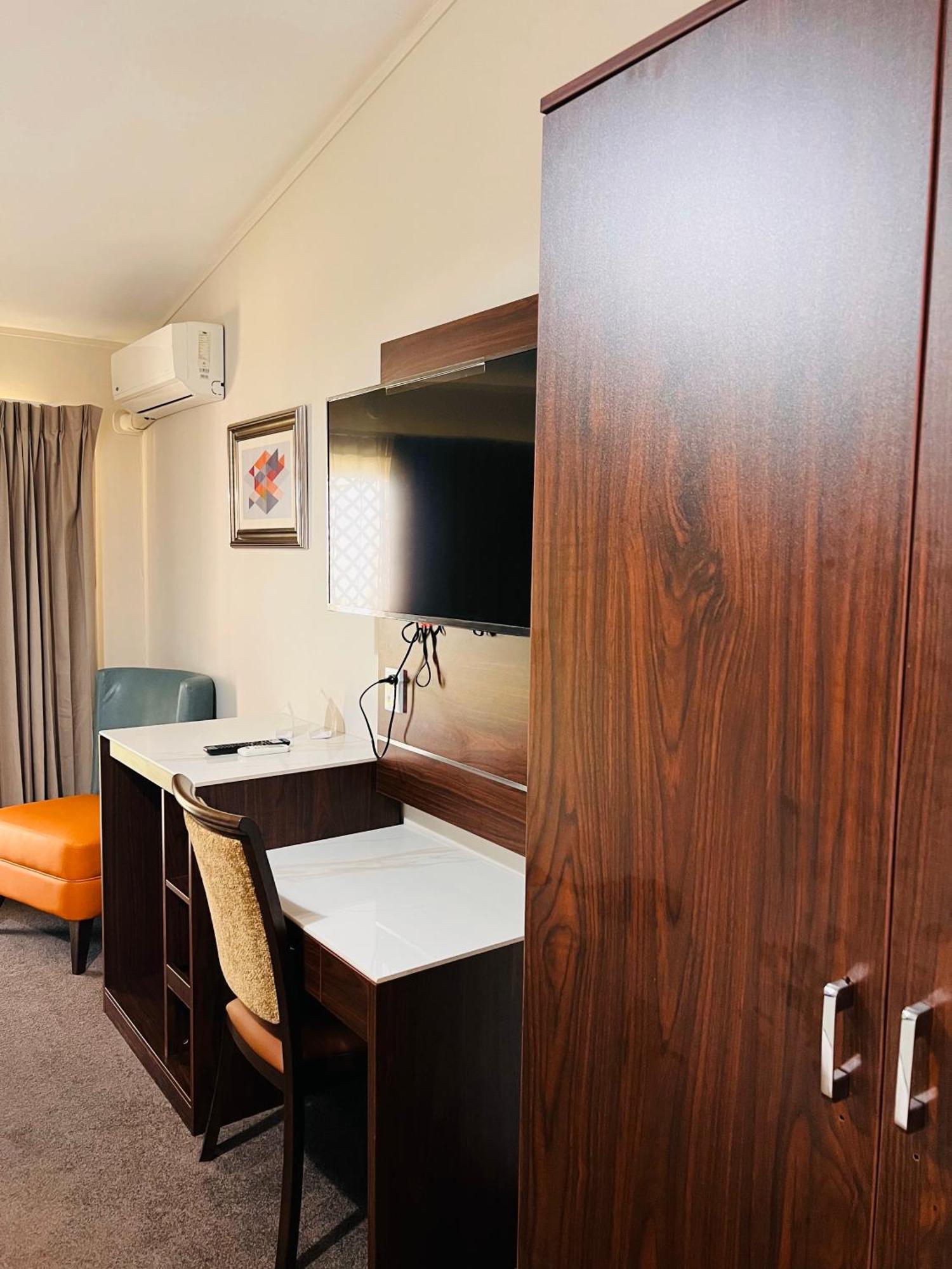 Airport Kiwi Motel 3*