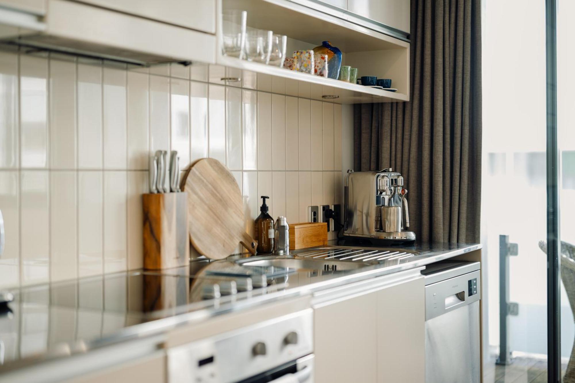 Pavilions Marina 104 - Wynyard Quarter Viaduct Harbour Apartment *