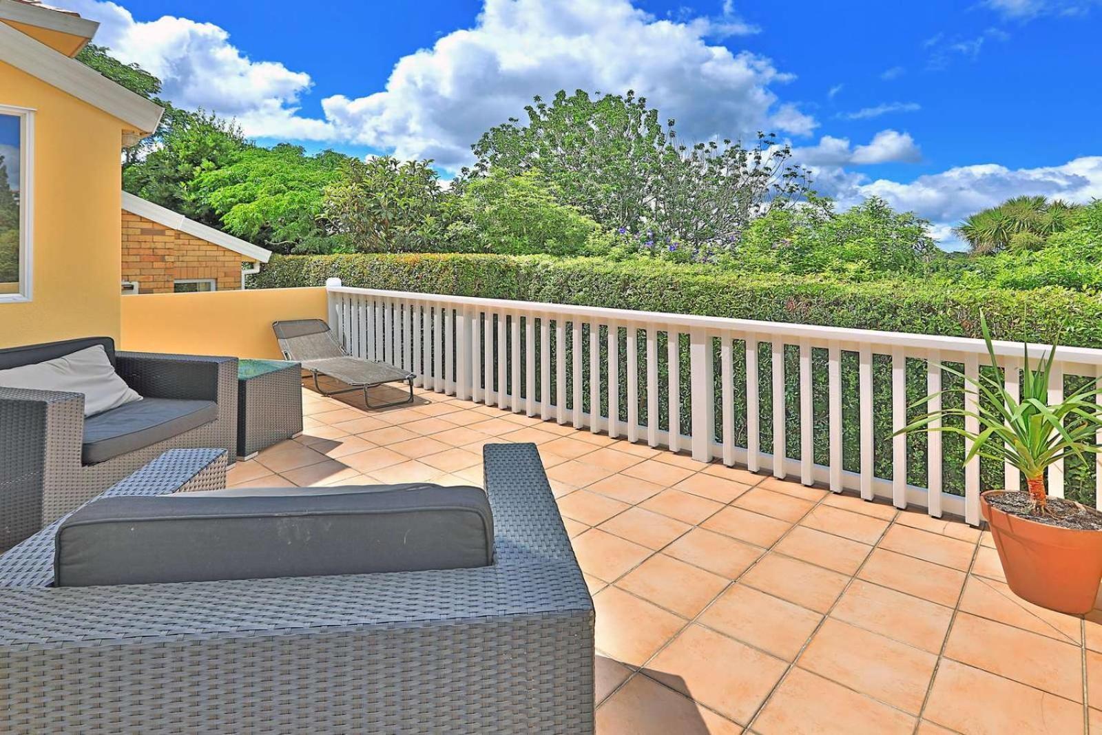 In Remuera With Free Street Carpark, Handy Close To Cuisine Restaurant And Public Transportation Homestay