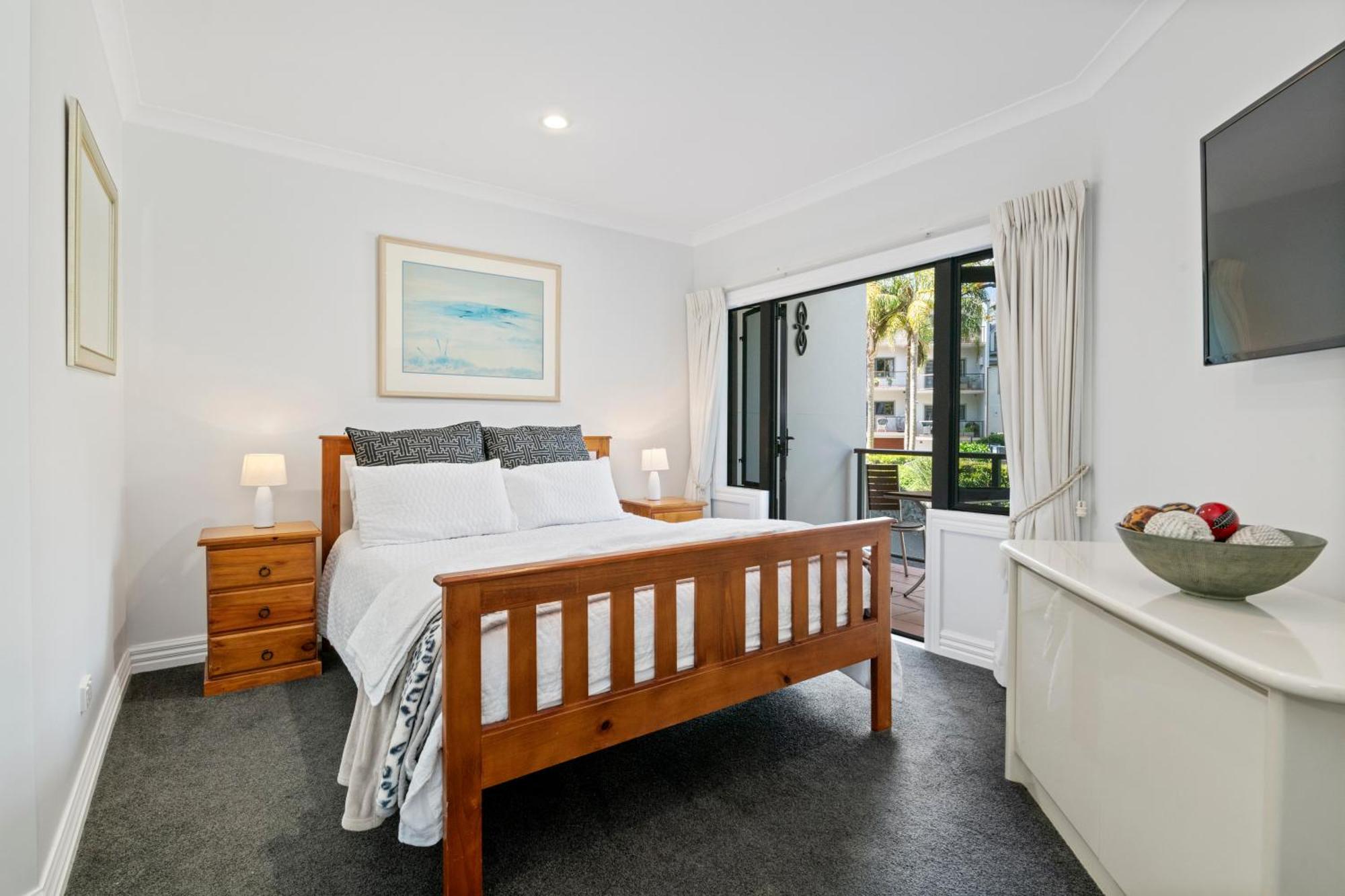 Takapuna * Auckland