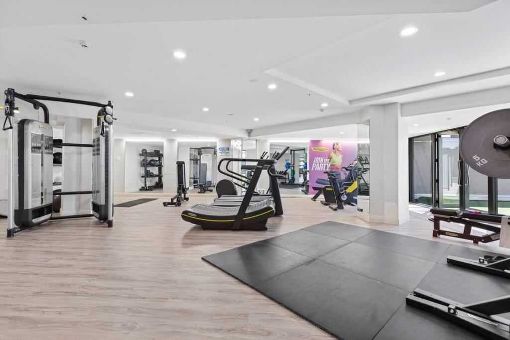 Luxurious With Rooftop Pool Gym Tennis Carpark * Auckland