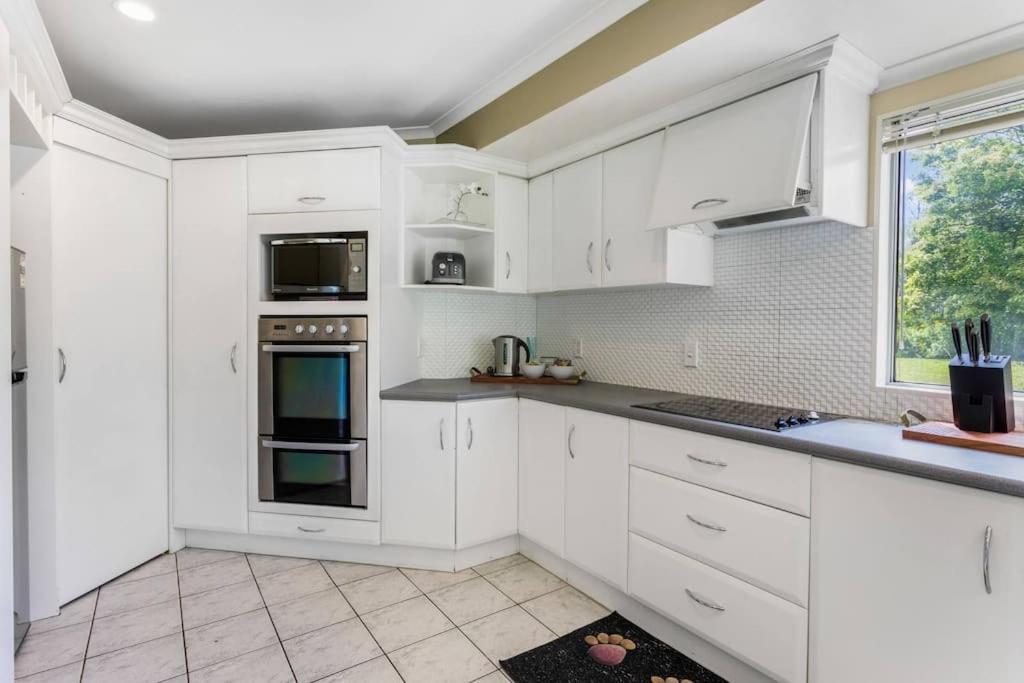 Charming Oasis, Your Cozy Retreat Awaits Holiday home *