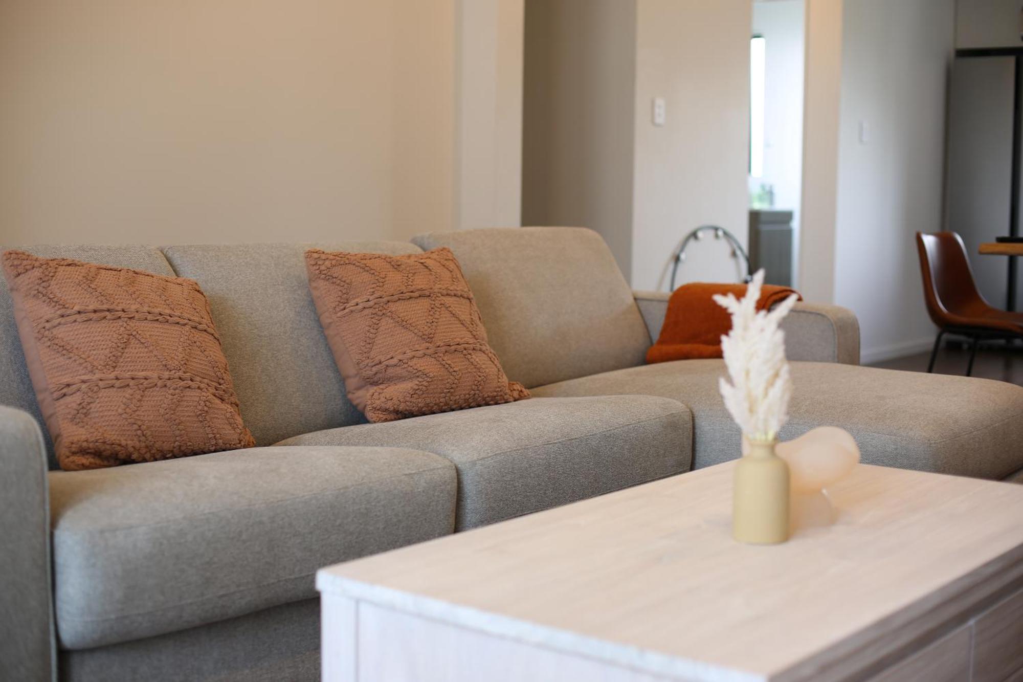 Cozy And Comfortable, Sunny Three-storey Building *