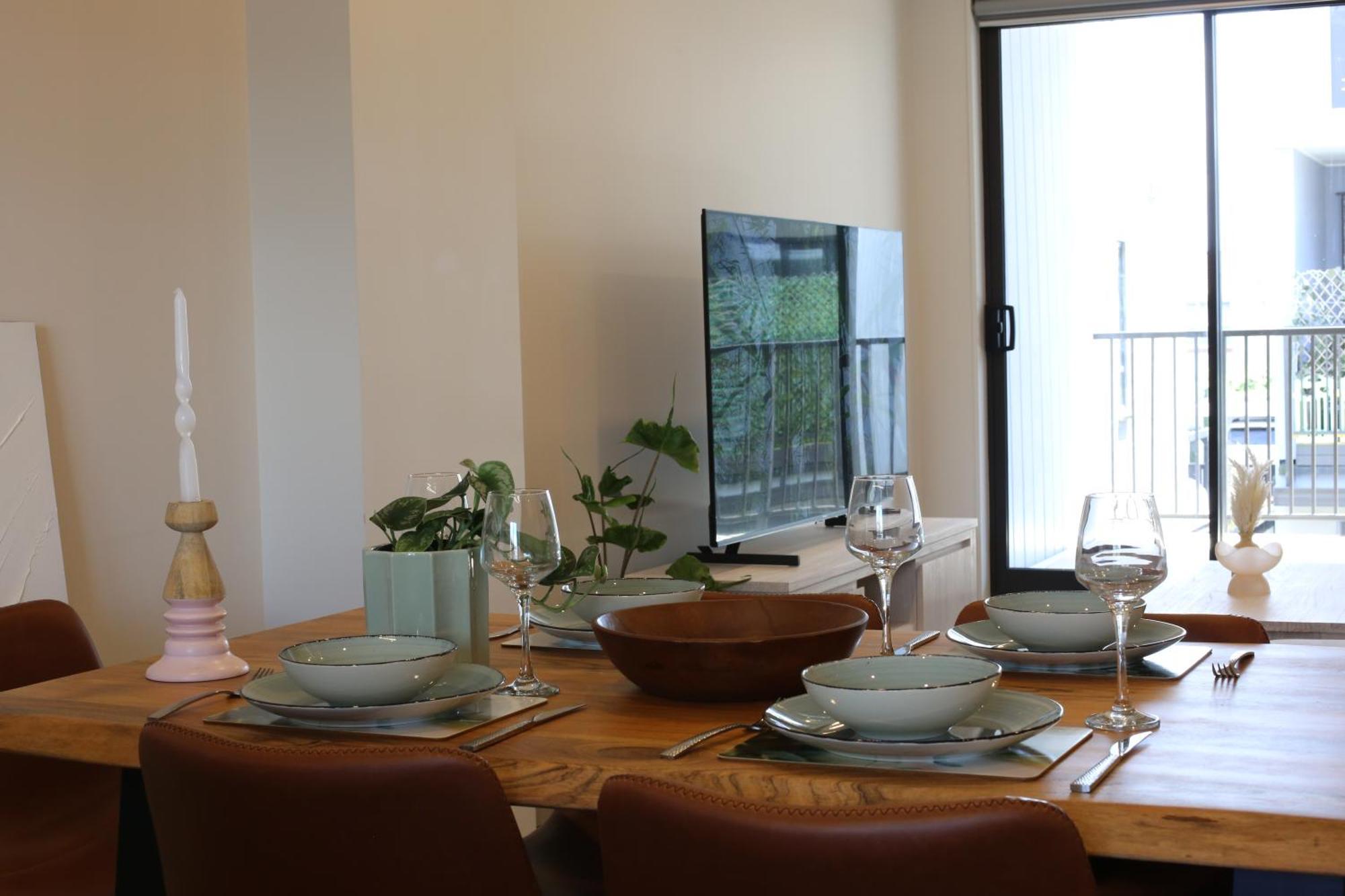 Cozy And Comfortable, Sunny Three-storey Building Auckland