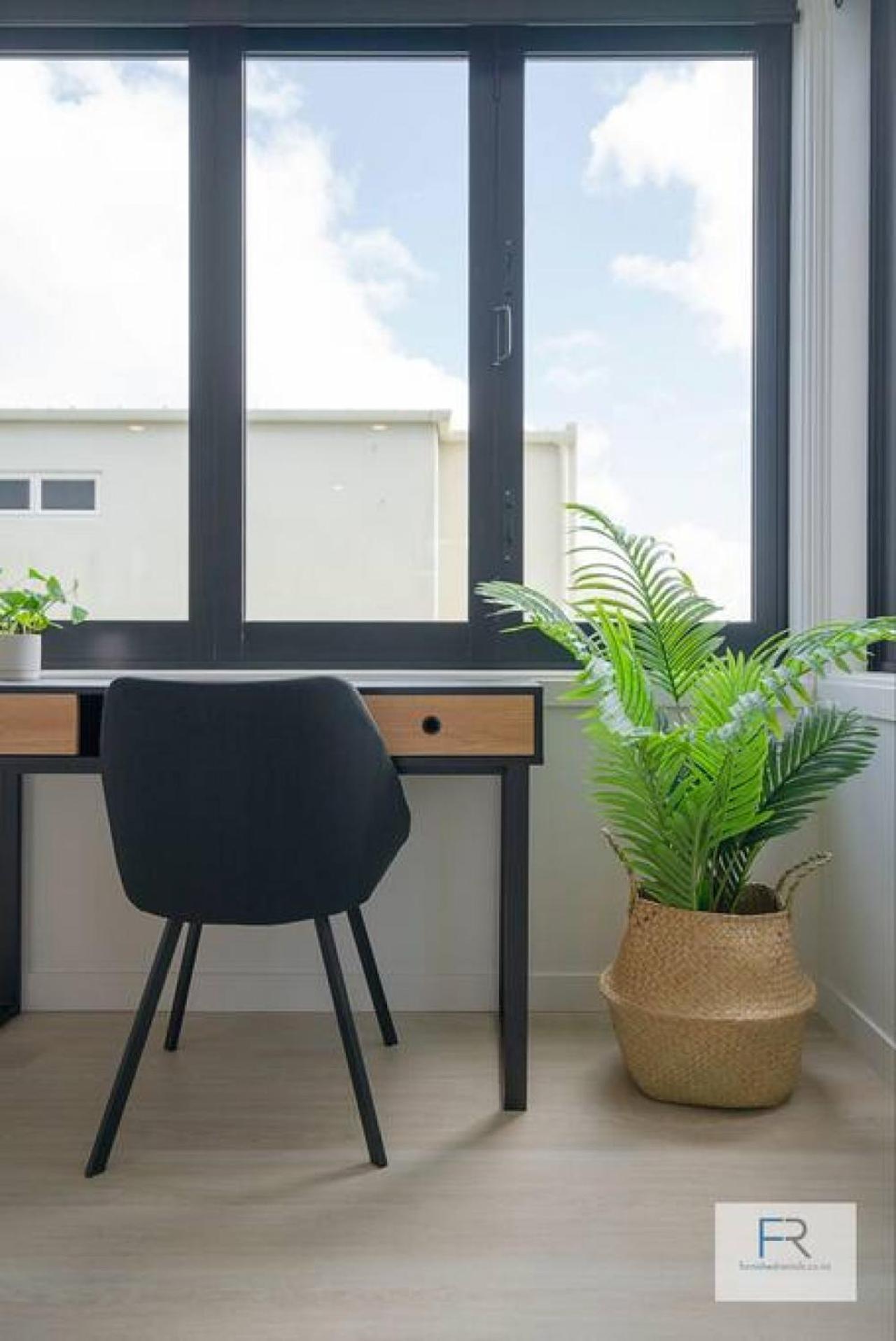Gorgeous Orakei By Furnished *