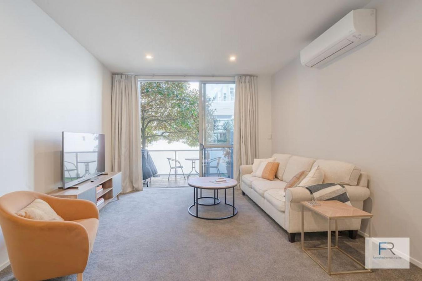 Executive City-fringe Townhouse Holiday home *
