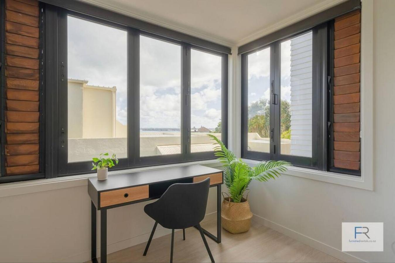 Gorgeous Orakei By Furnished *