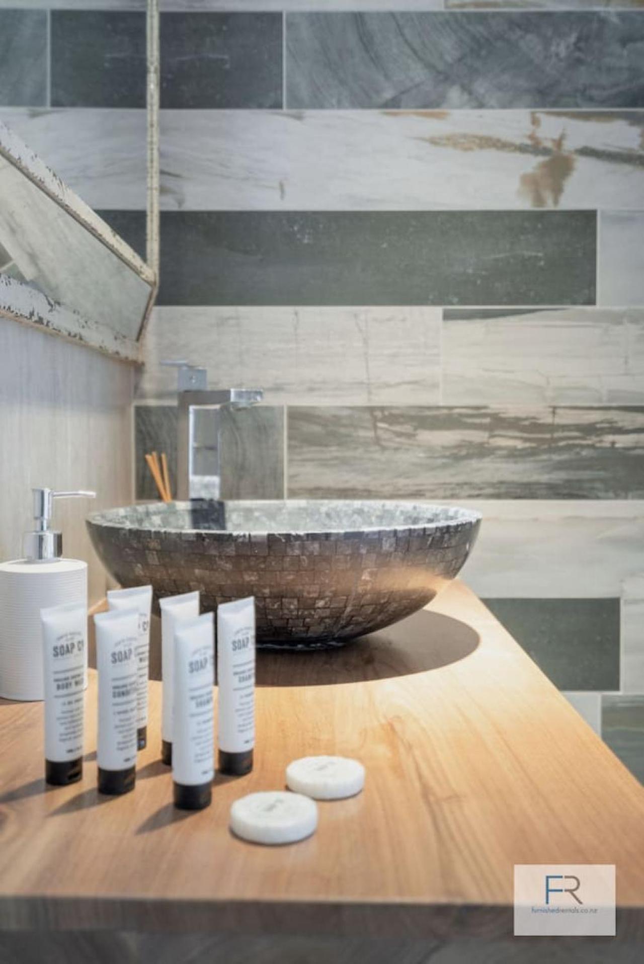 Luxury Mount Eden Apartment