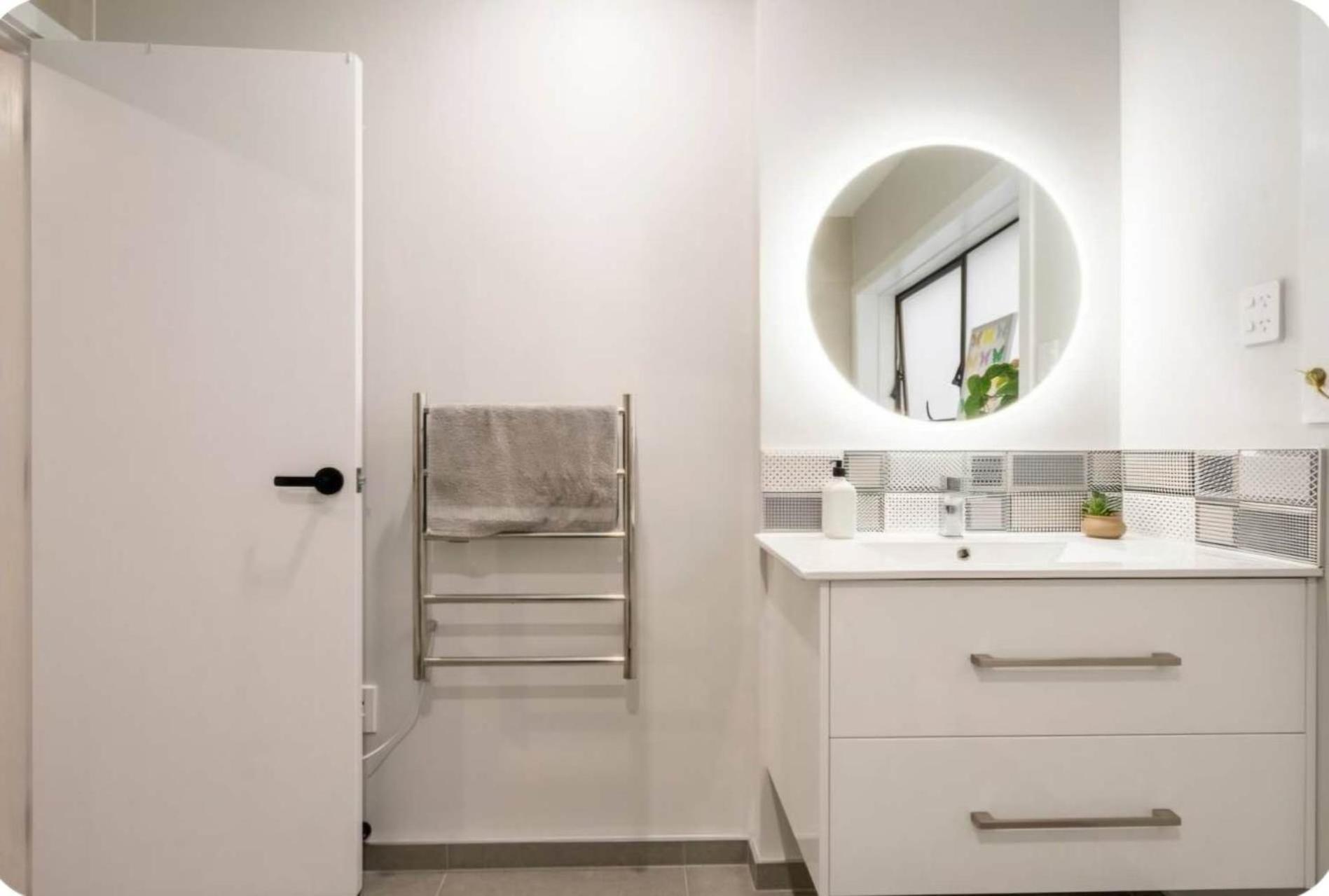 B - 14mins Driving To Airport&cbd Homestay