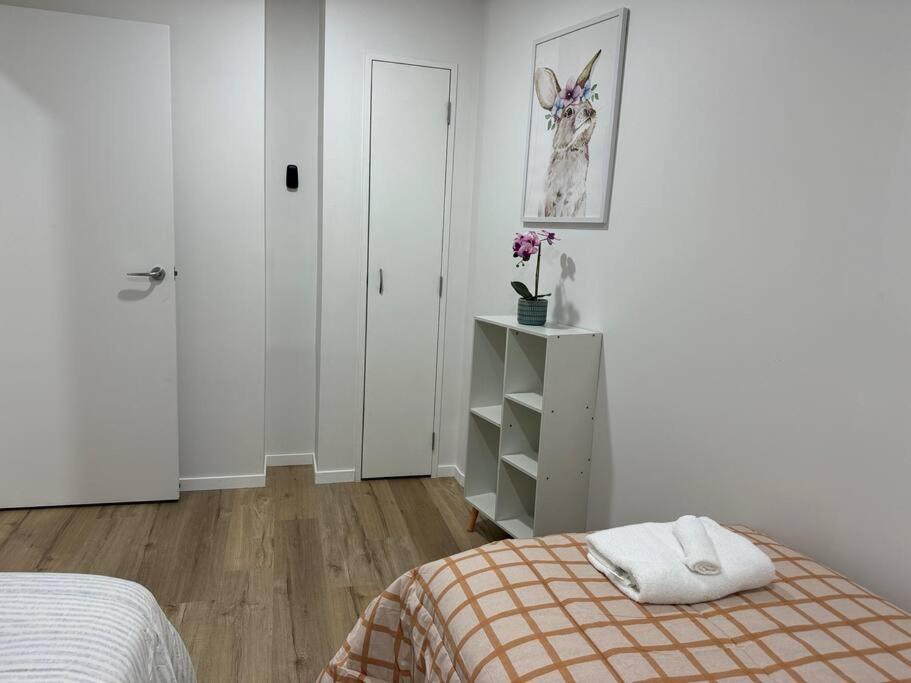 Stunning 3 Bd - 2 Bth - Pool & Carpark