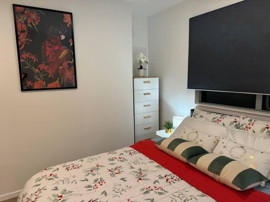 Stunning 3 Bd - 2 Bth - Pool & Carpark
