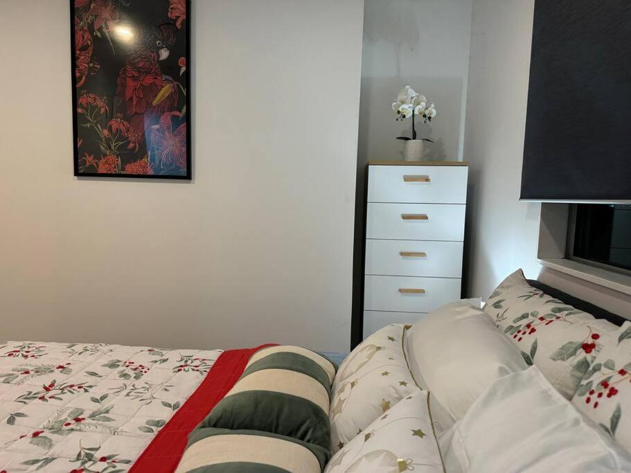 Stunning 3 Bd - 2 Bth - Pool & Carpark Apartment