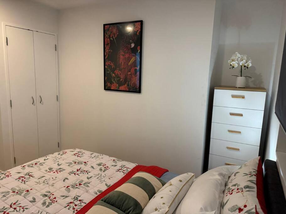 Stunning 3 Bd - 2 Bth - Pool & Carpark * Auckland