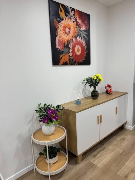 Apartment Stunning 3 Bd - 2 Bth - Pool & Carpark
