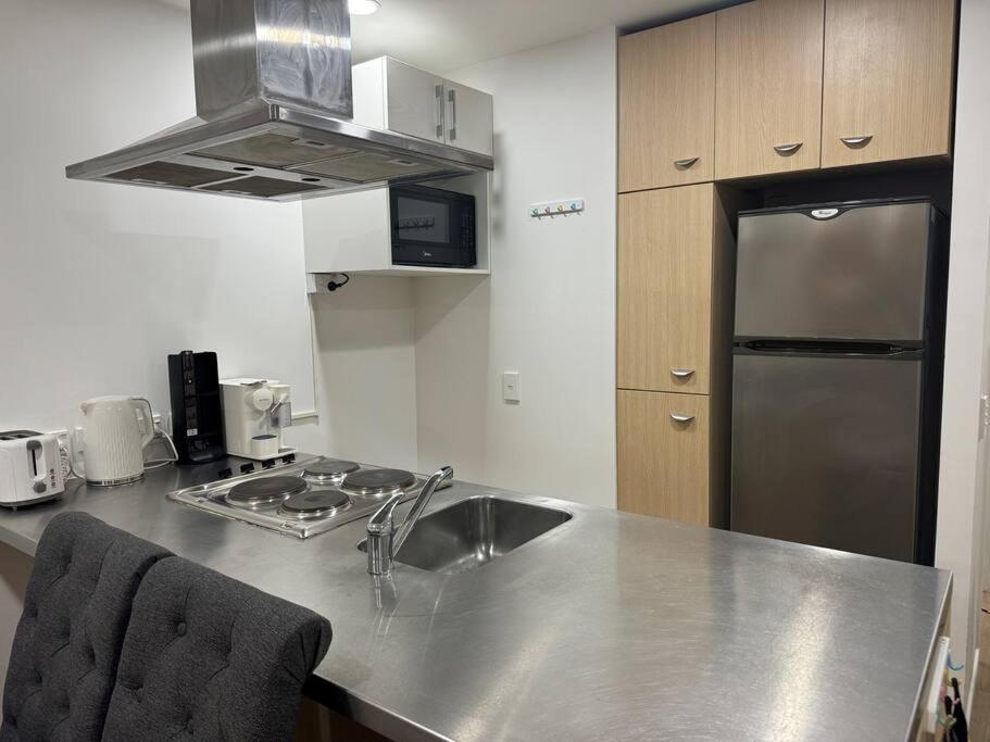 Stunning 3 Bd - 2 Bth - Pool & Carpark *