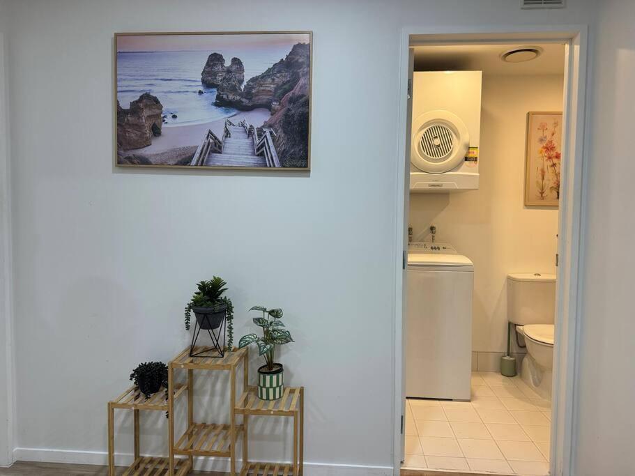 Stunning 3 Bd - 2 Bth - Pool & Carpark *