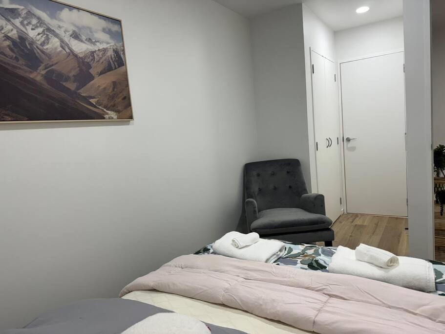 Stunning 3 Bd - 2 Bth - Pool & Carpark Apartment