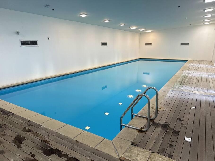 Apartment Stunning 3 Bd - 2 Bth - Pool & Carpark *