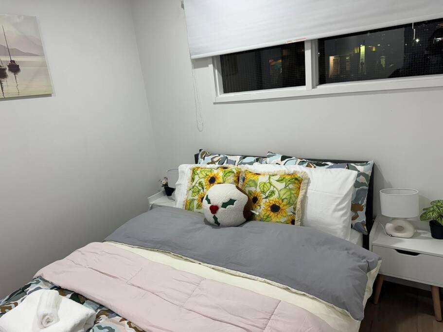 Apartment Stunning 3 Bd - 2 Bth - Pool & Carpark