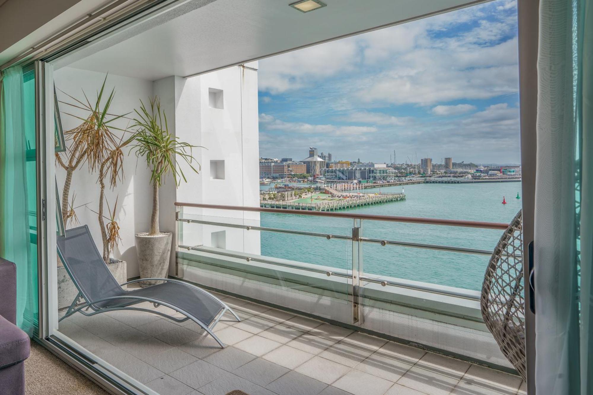 Princes Wharf - Bridge View