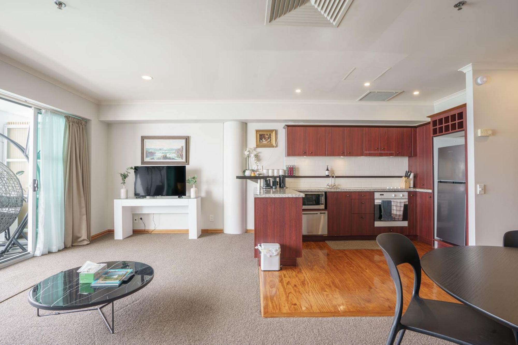 Princes Wharf - Bridge View Apartment