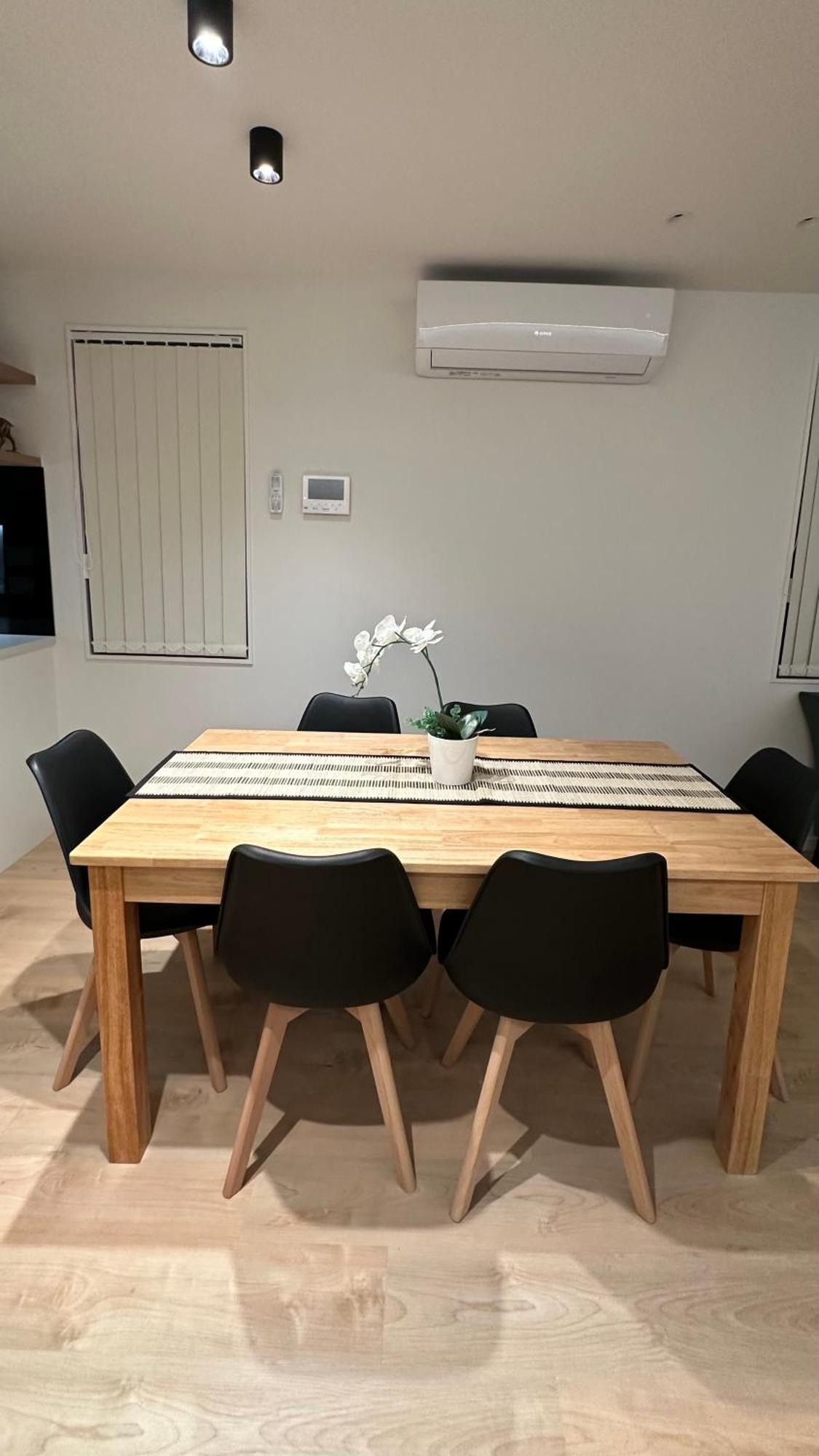 Stylish New & Cosy 3-bedroom Retreat In - Perfect For Your Next Getaway! Holiday home *