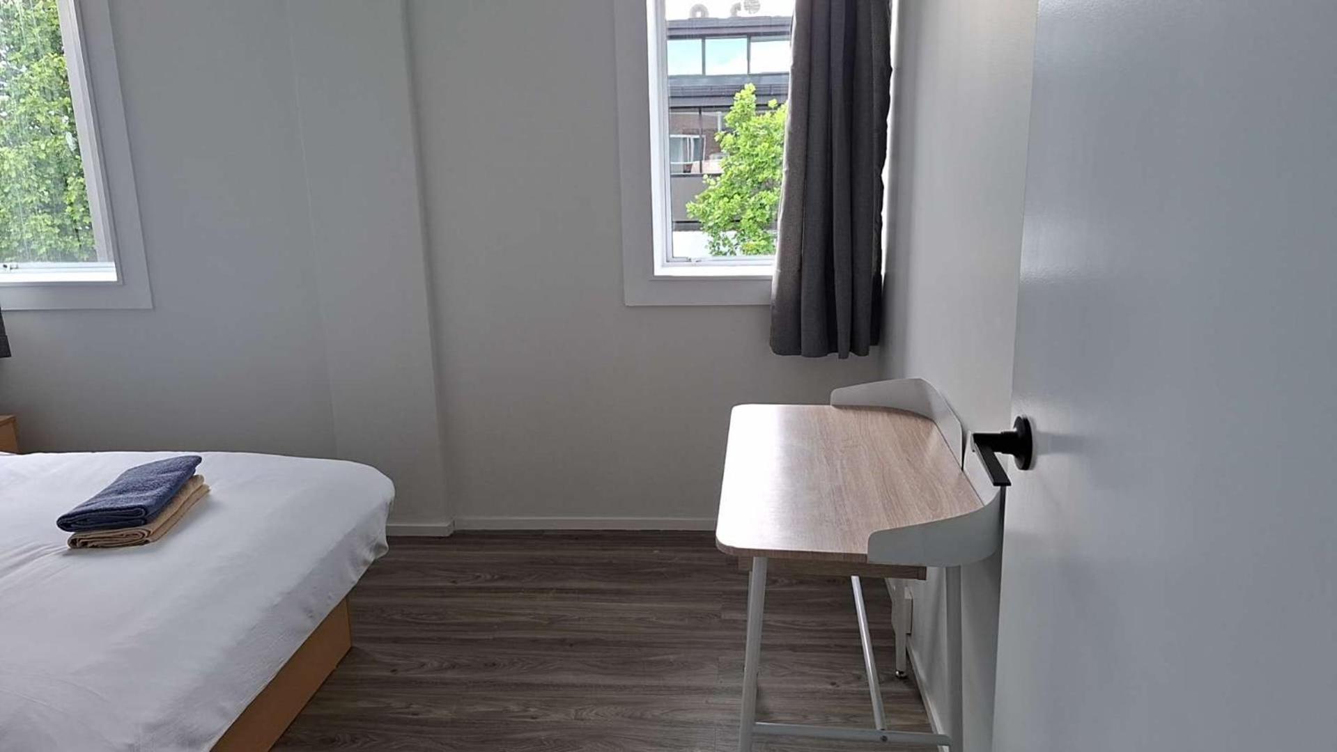 Apartment 9 Beds Including 3 Double Beds, 4 Single Beds, 2 Sofa Bed, 1, 37 Totara Avenue, New Lynn