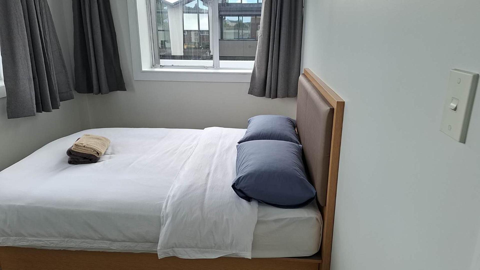 9 Beds Including 3 Double Beds, 4 Single Beds, 2 Sofa Bed, 1, 37 Totara Avenue, New Lynn Auckland