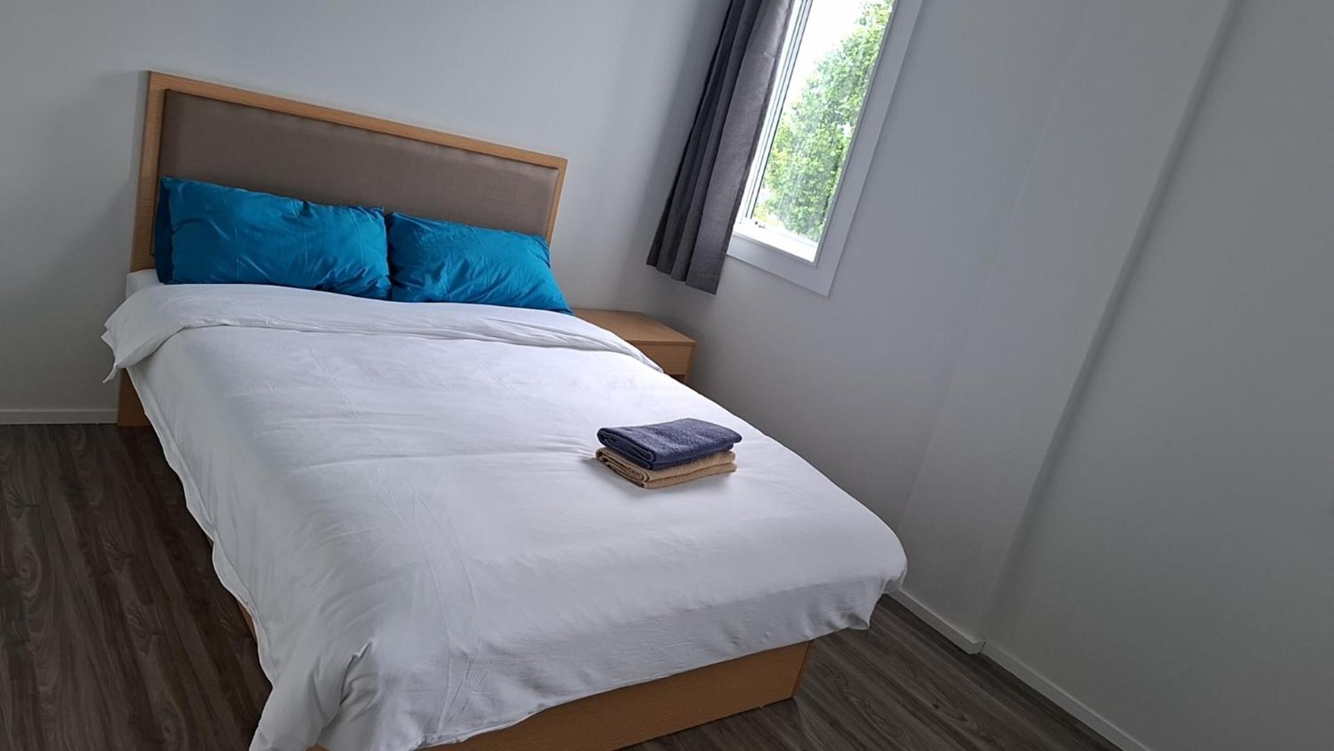 Apartment 9 Beds Including 3 Double Beds, 4 Single Beds, 2 Sofa Bed, 1, 37 Totara Avenue, New Lynn *