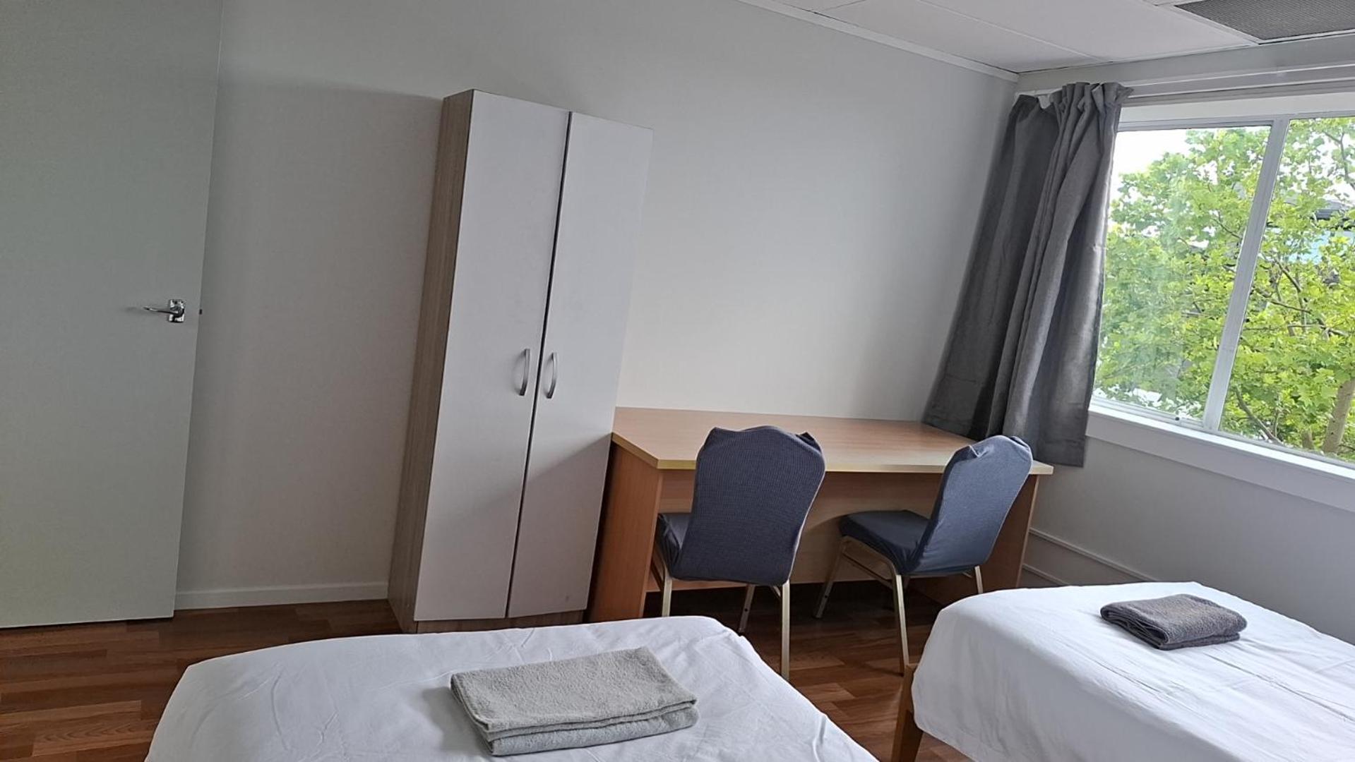 Apartment 5 Beds Including 1 Double Bed, 2 Single Beds, 2 Double Sofa Beds, 4, 37 Totara Avenue, New Lynn Auckland