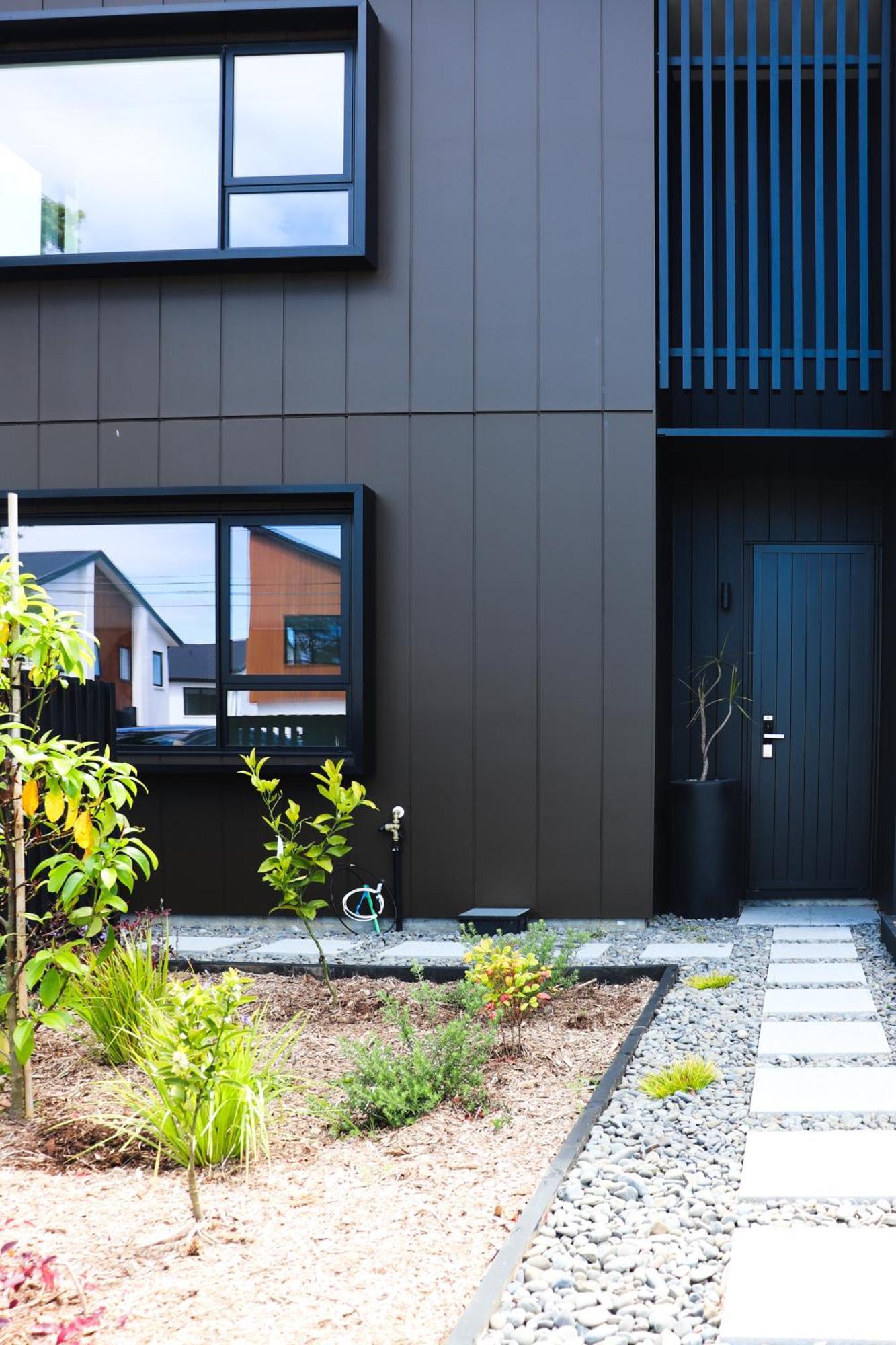 Large Bedroom With Private Bathroom Shared Kitchen And Amenities Homestay Auckland