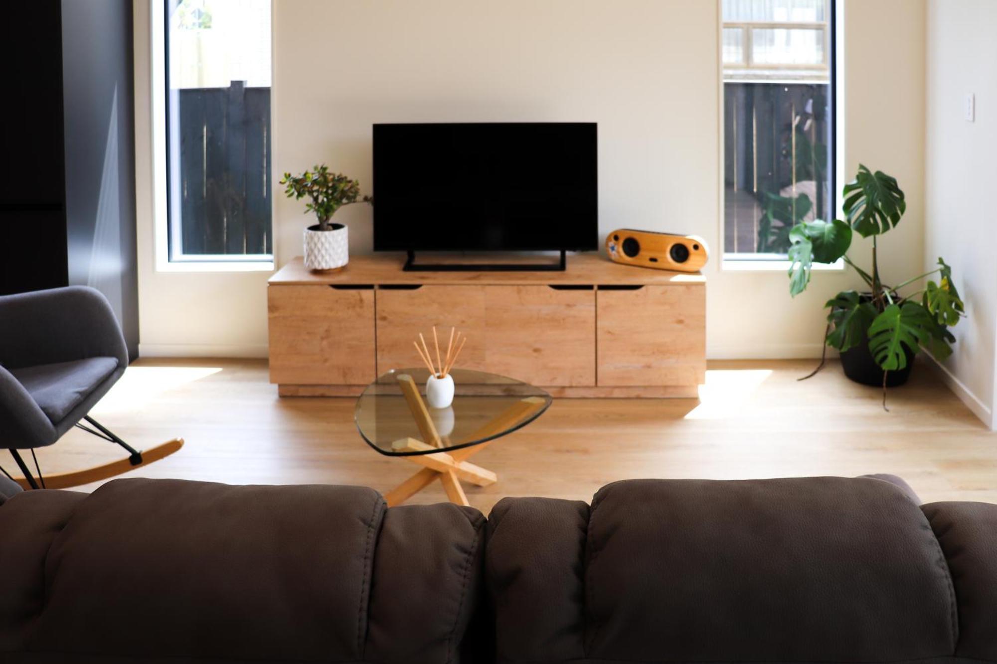 Large Bedroom With Private Bathroom Shared Kitchen And Amenities * Auckland