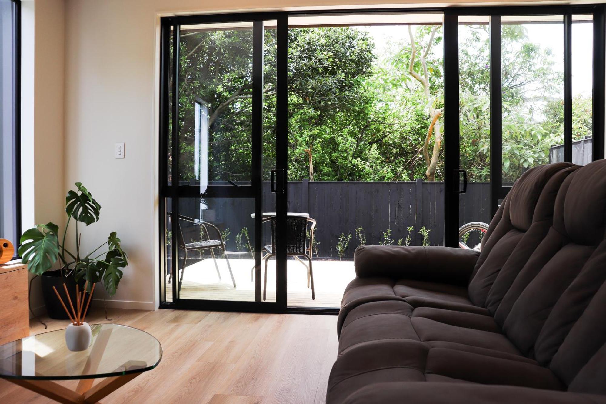 Large Bedroom With Private Bathroom Shared Kitchen And Amenities * Auckland