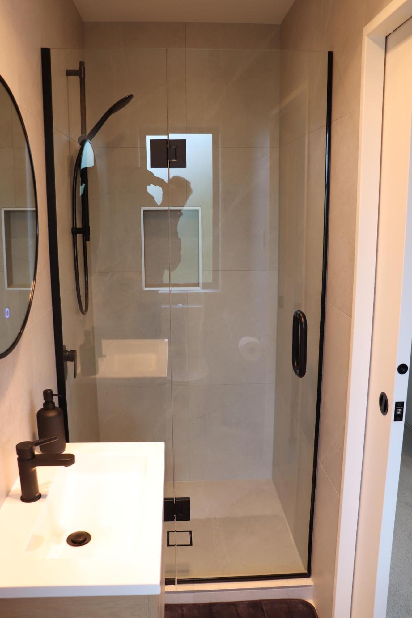 Large Bedroom With Private Bathroom Shared Kitchen And Amenities Homestay Auckland