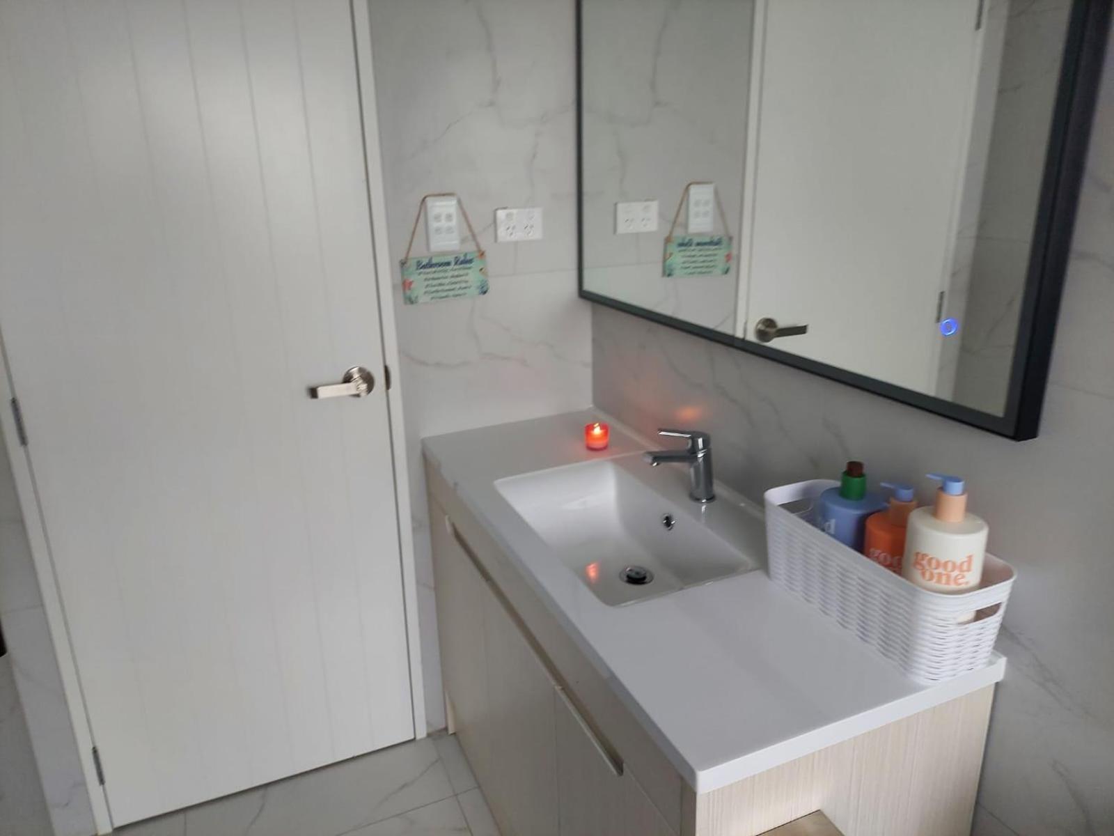 Bright & Spacious Budget Friendly In West Perfect For Solo Or Couple Travellers * Auckland